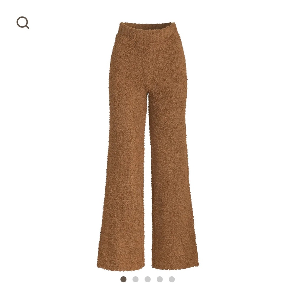 NEW Skims Cozy Knit Pant in Camel
SIZE: S/M
$75